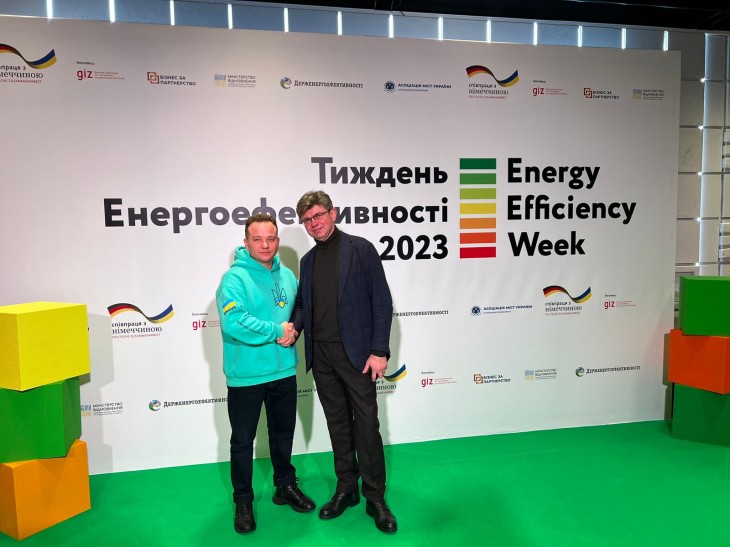Solar power plants and backup power systems: joining forces for communities energy autonomy with Atmosfera